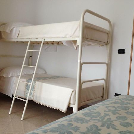 Aloe Beach Apartments, Ombrellone, Parcheggio E Uso Di Biciclette Gratis Rimini Eksteriør billede